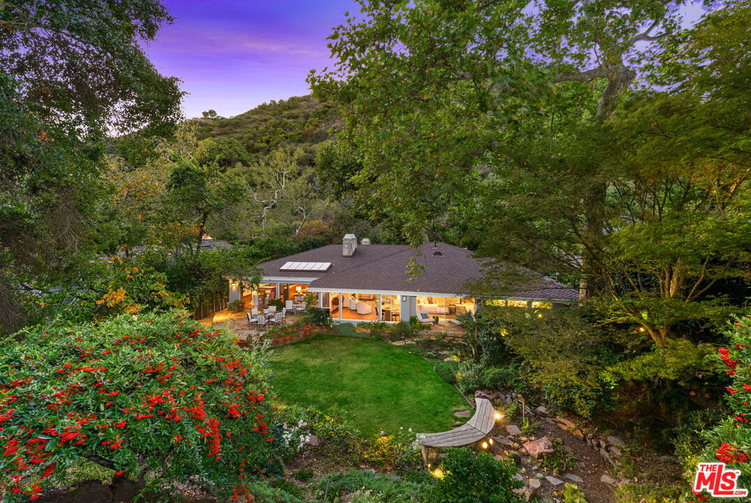 2610 Mandeville Canyon Rd