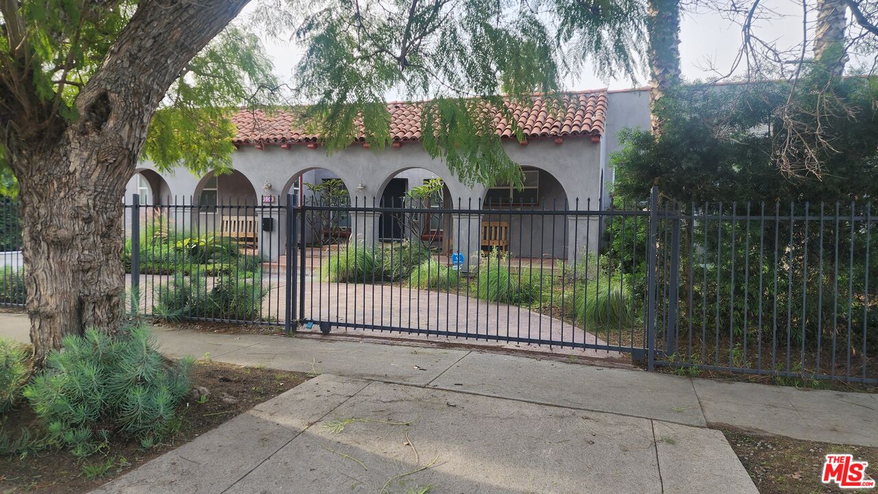3003 Vineyard Ave