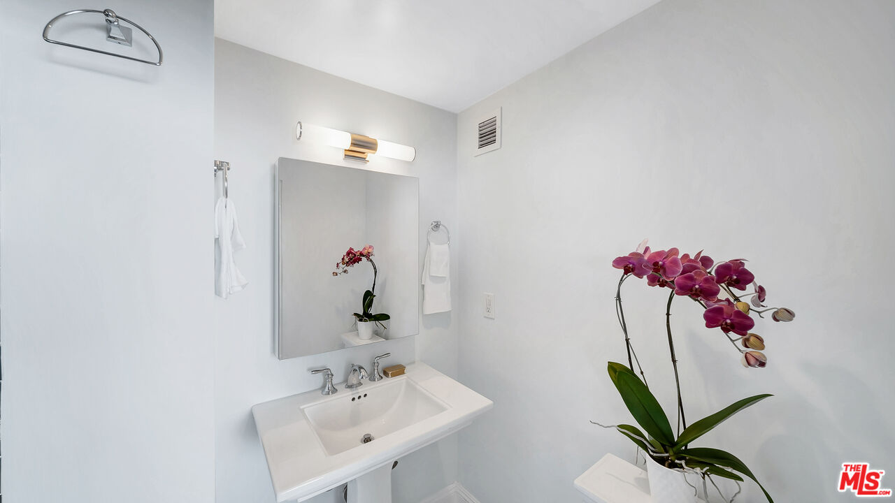 17350 W Sunset Blvd Unit: 605