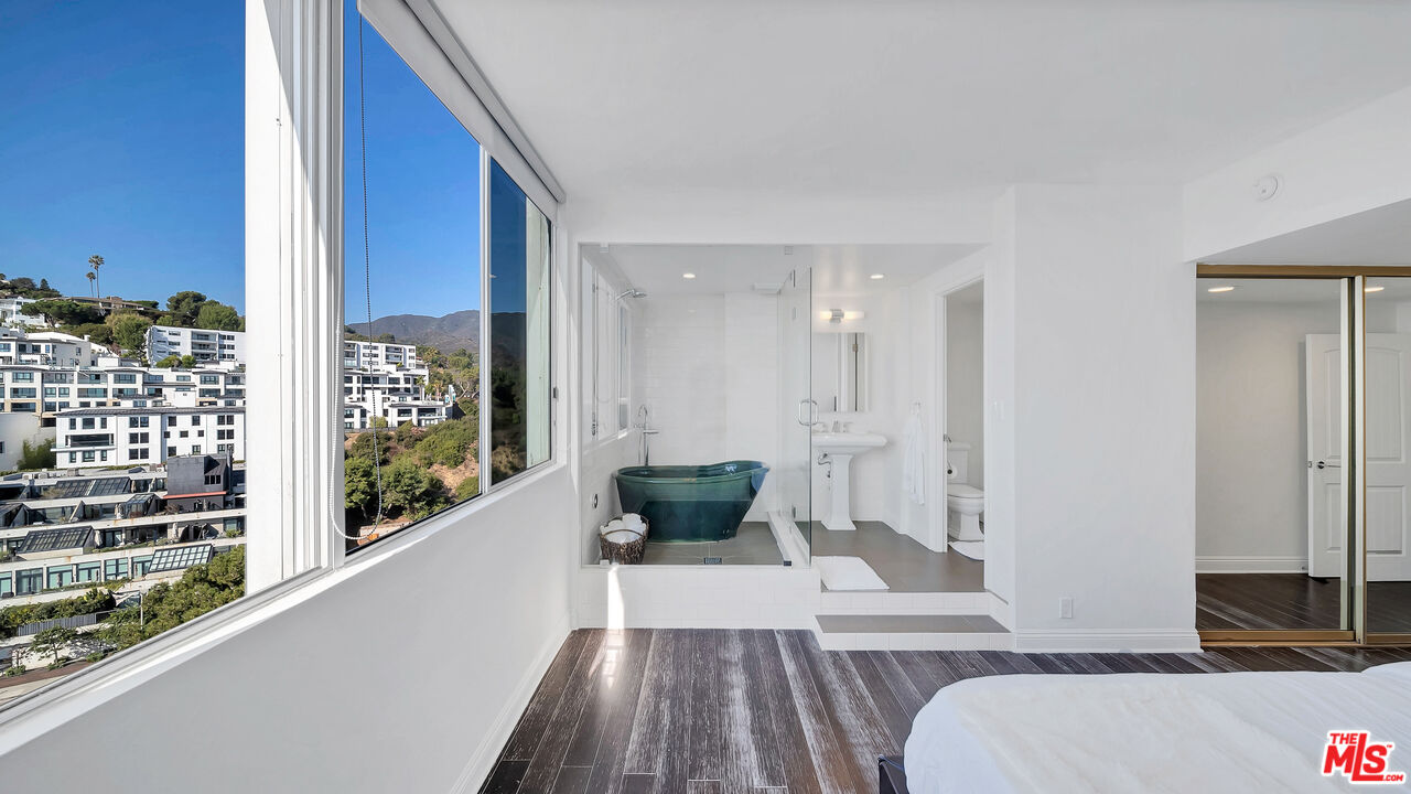 17350 W Sunset Blvd Unit: 605