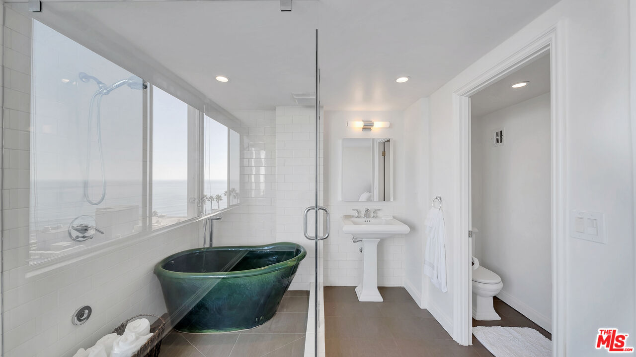 17350 W Sunset Blvd Unit: 605