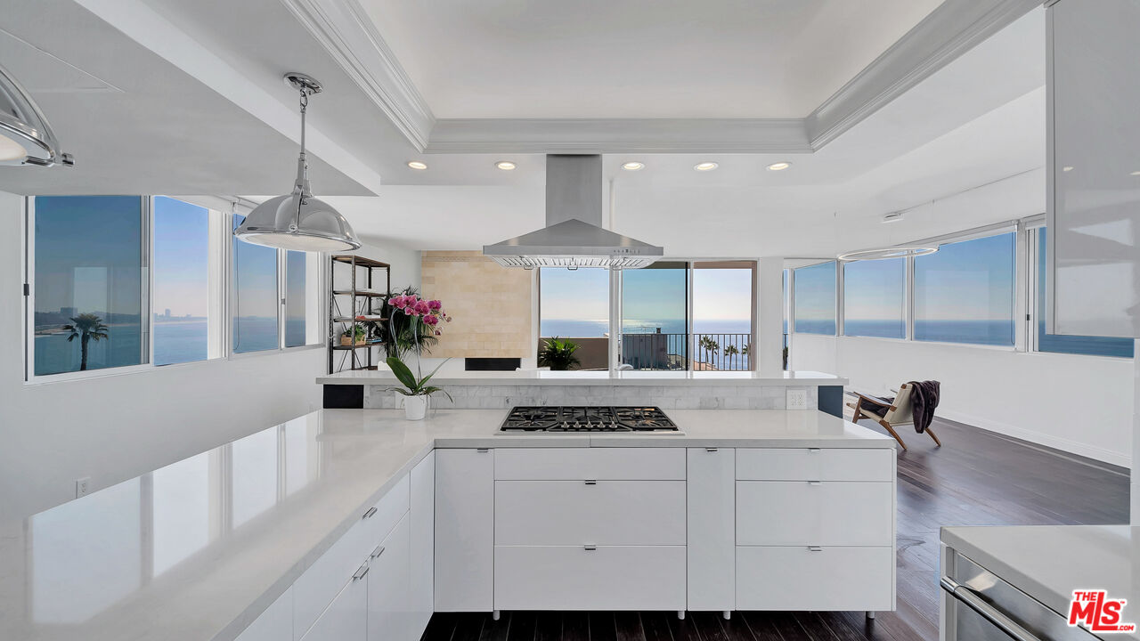 17350 W Sunset Blvd Unit: 605