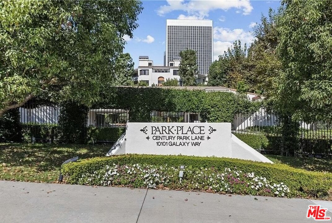 2122 Century Park Ln Unit: 118