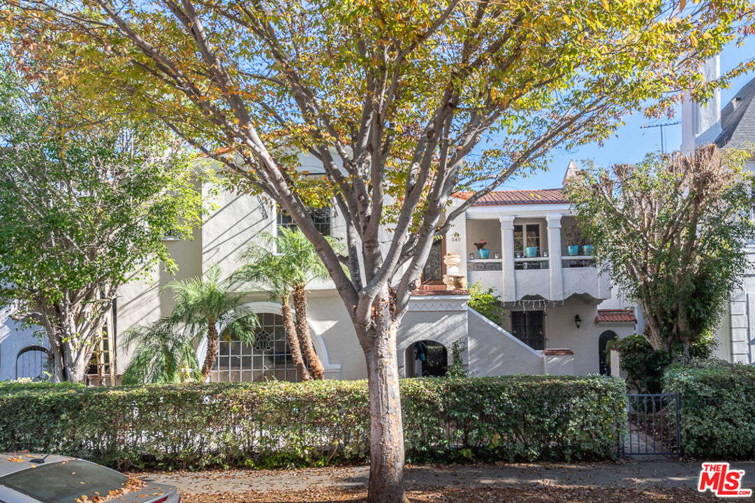 340 S Reeves Dr