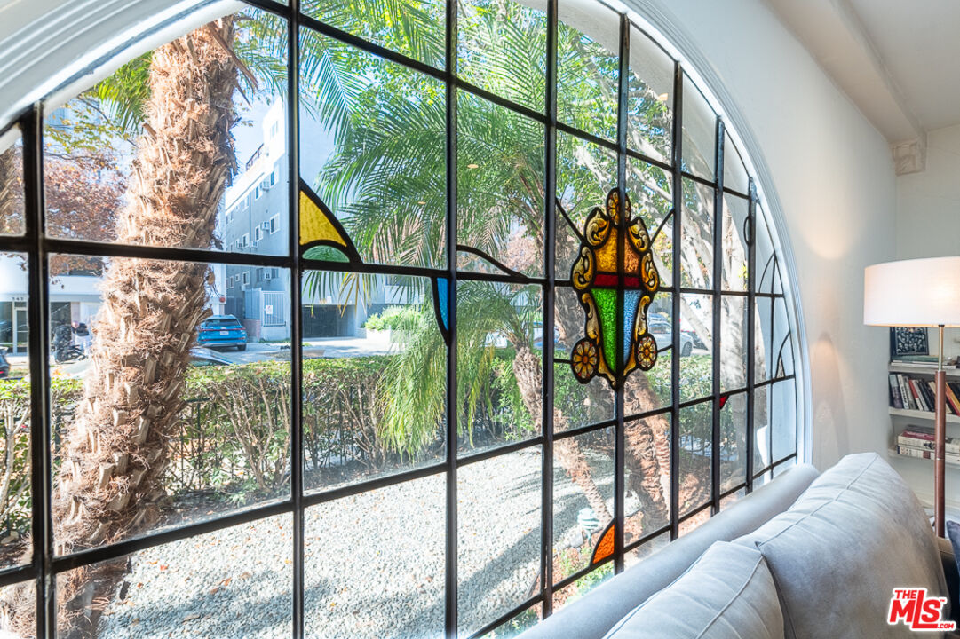 340 S Reeves Dr
