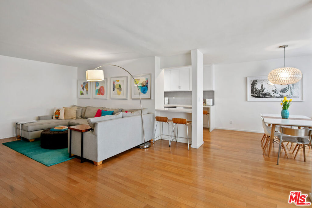 1539 N Laurel Avenue Unit: 301