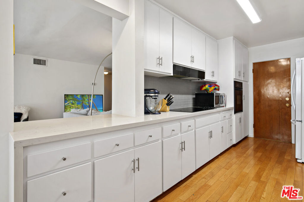 1539 N Laurel Avenue Unit: 301