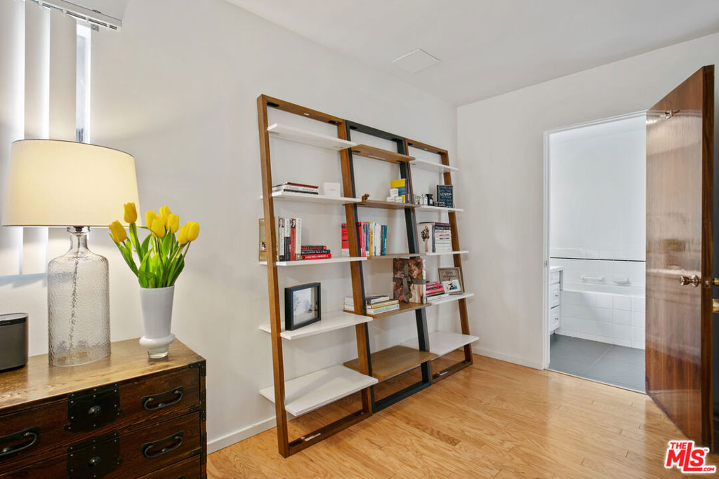 1539 N Laurel Avenue Unit: 301