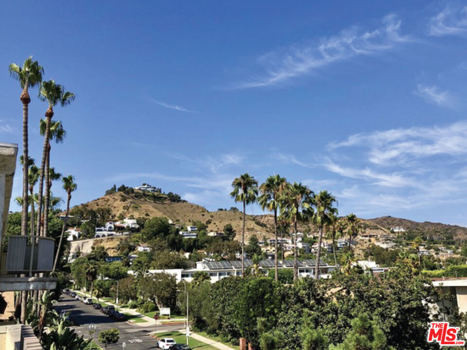 1539 N Laurel Avenue Unit: 301