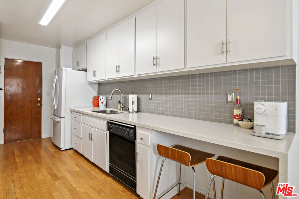 1539 N Laurel Avenue Unit: 301