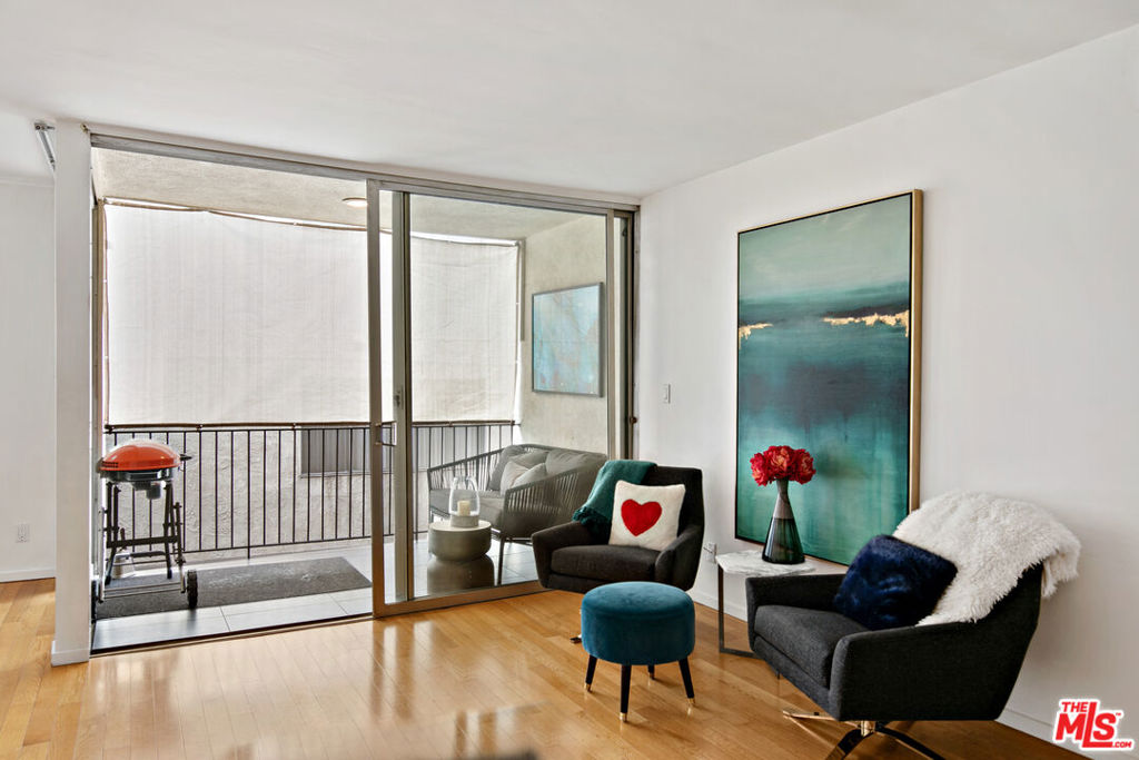 1539 N Laurel Avenue Unit: 301