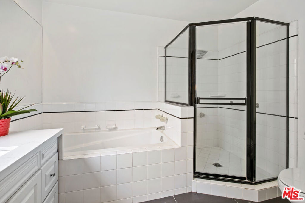 1539 N Laurel Avenue Unit: 301