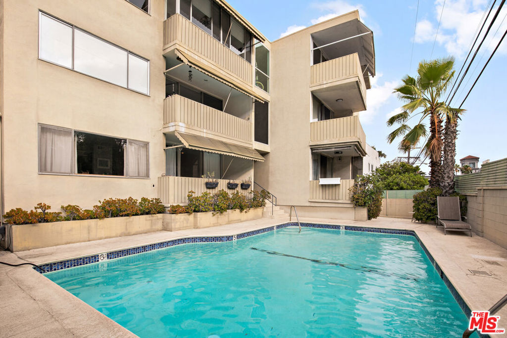1539 N Laurel Avenue Unit: 301
