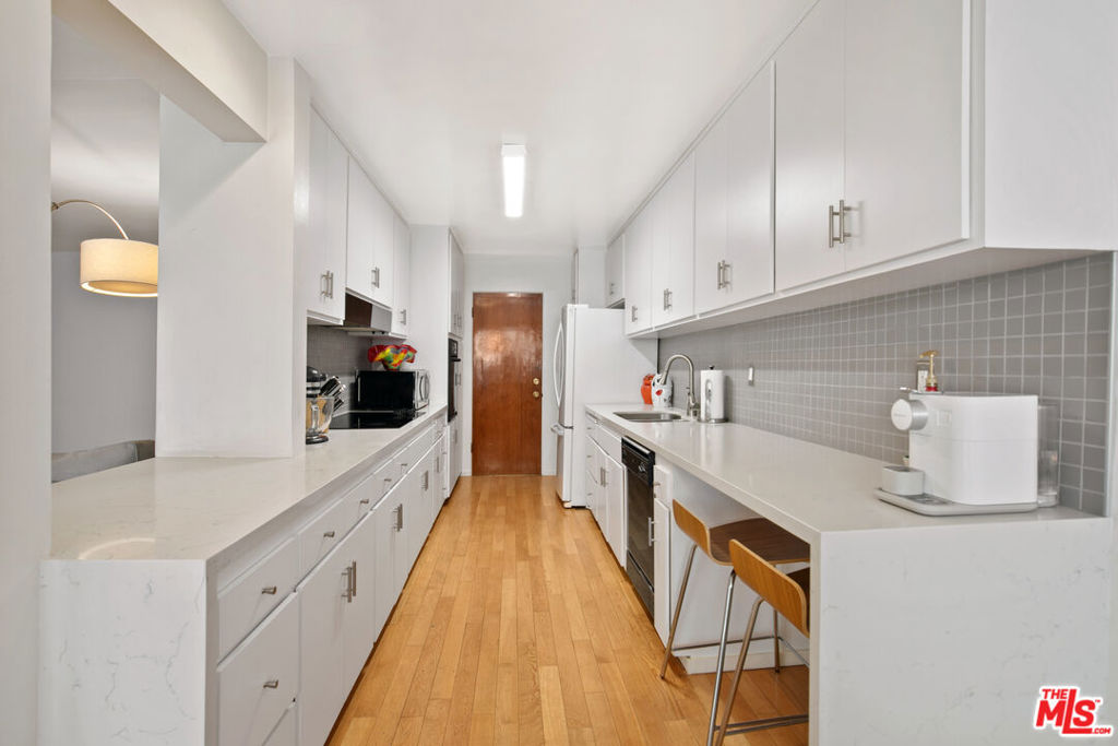 1539 N Laurel Avenue Unit: 301