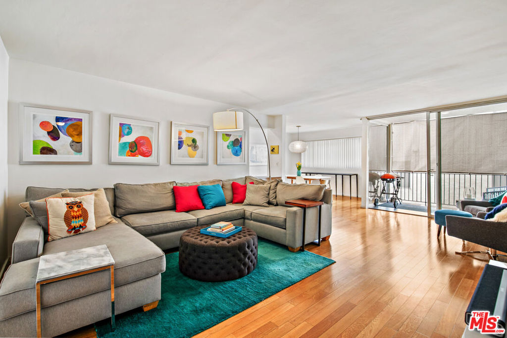1539 N Laurel Avenue Unit: 301