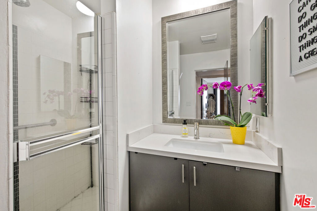 1539 N Laurel Avenue Unit: 301
