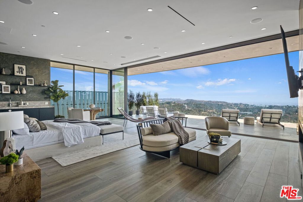 2304 Donella Circle