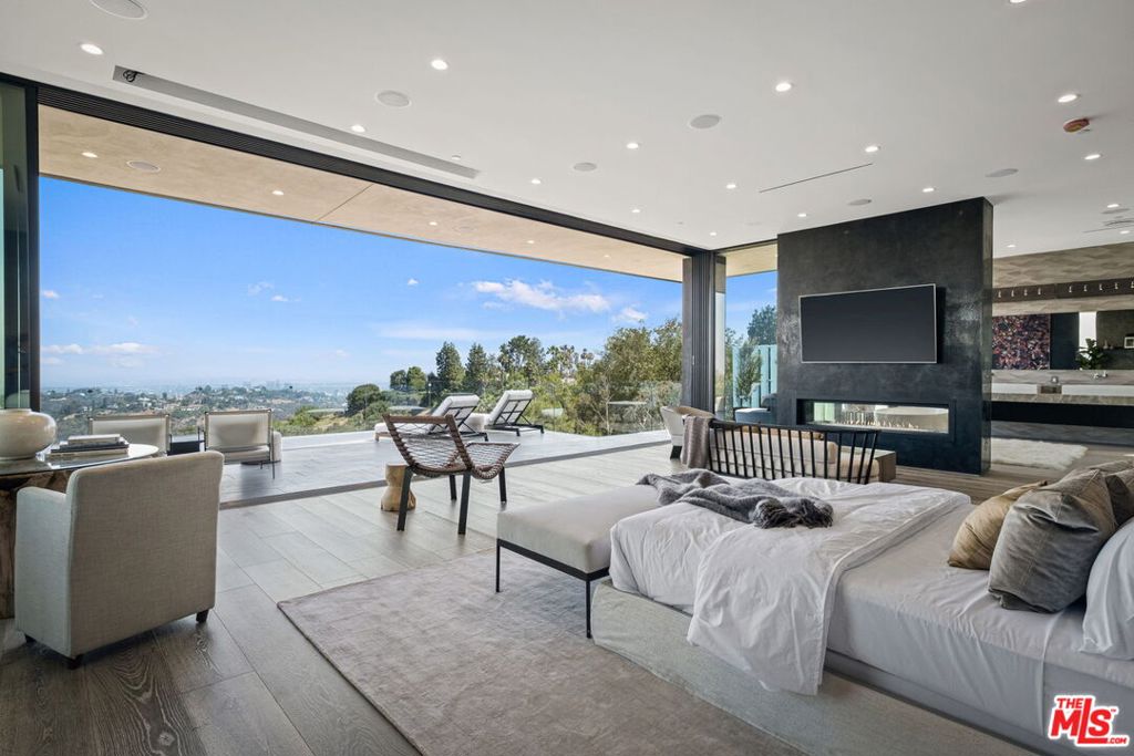 2304 Donella Circle
