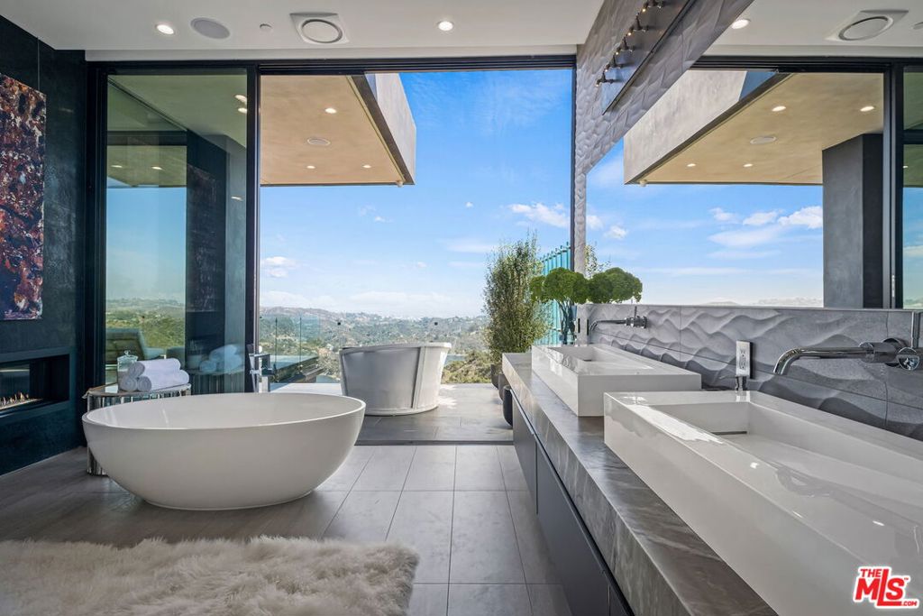 2304 Donella Circle