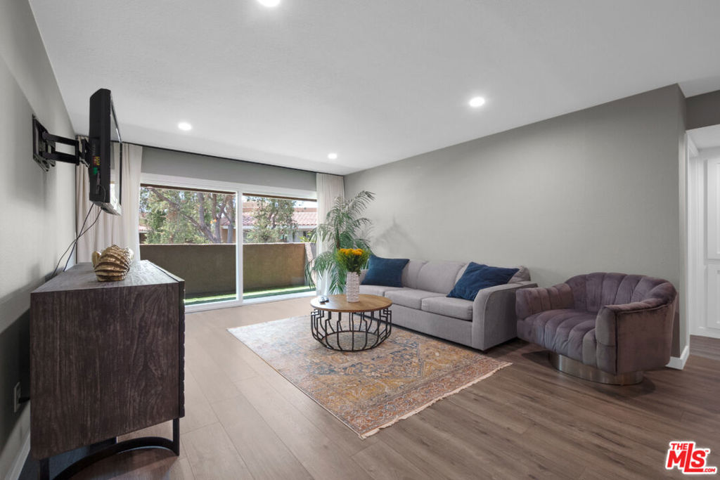 1101 W Macarthur Boulevard 268