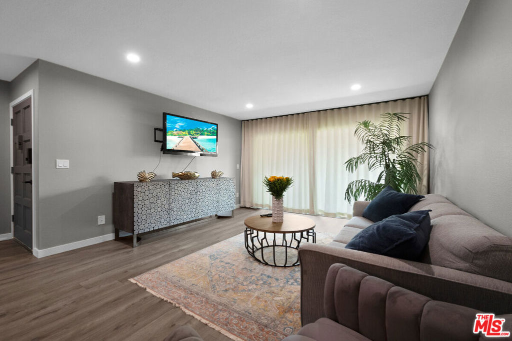 1101 W Macarthur Boulevard 268