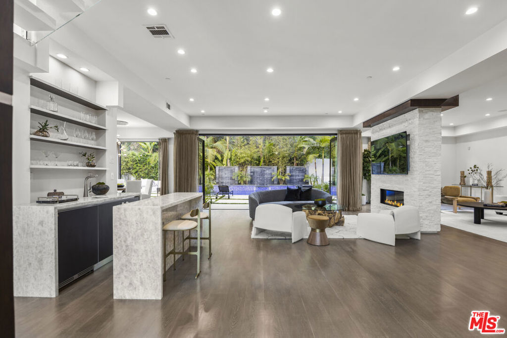 9586 Shirley Lane