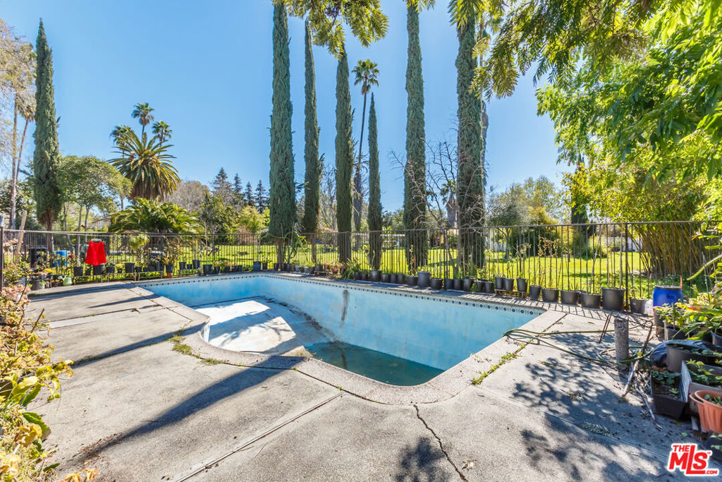1530 E Cameron Avenue