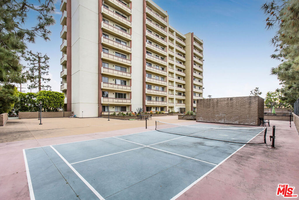 321 S San Vicente Boulevard 706