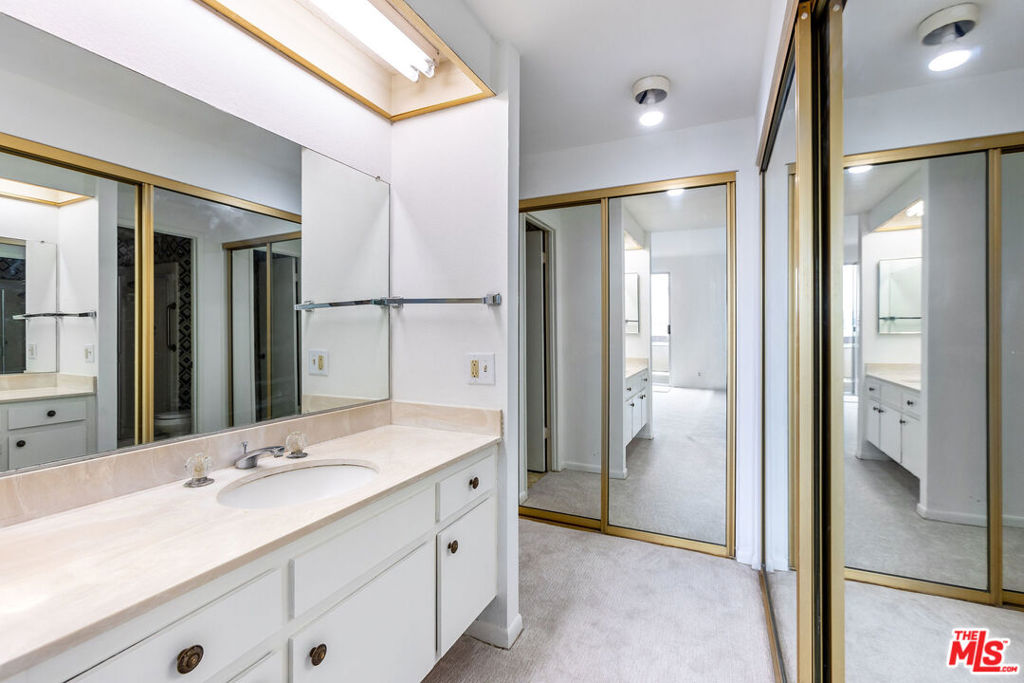321 S San Vicente Boulevard 706