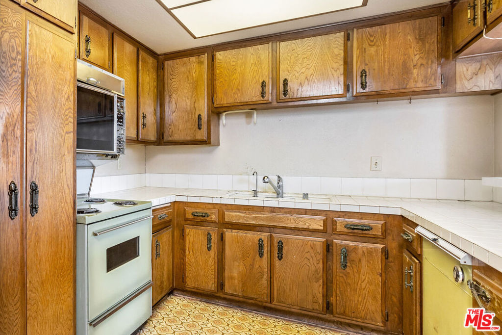 321 S San Vicente Boulevard 706
