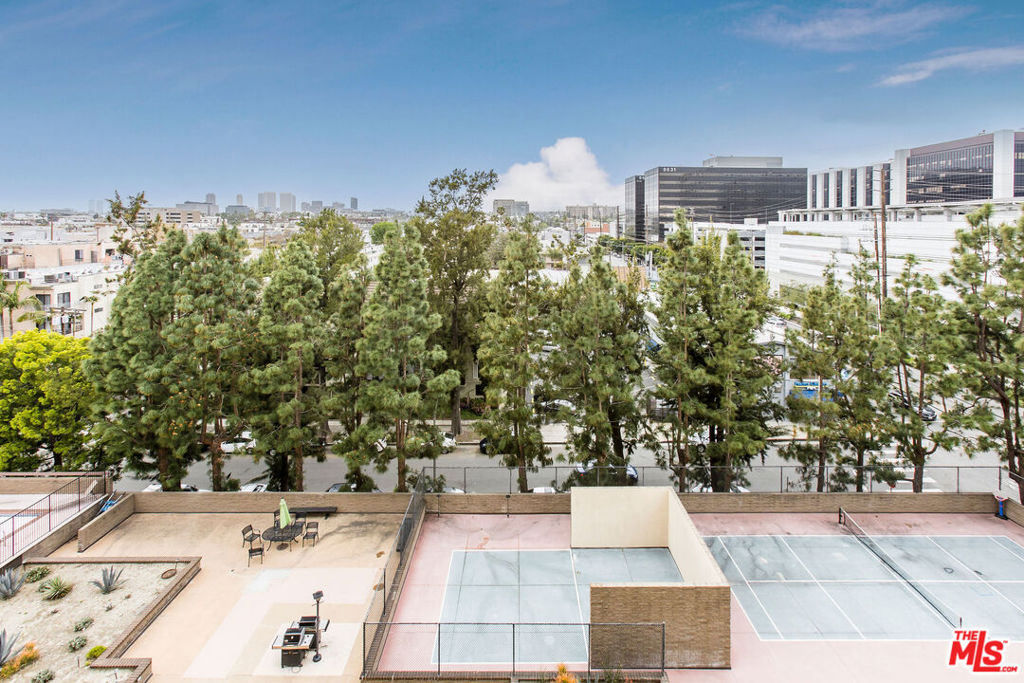 321 S San Vicente Boulevard 706