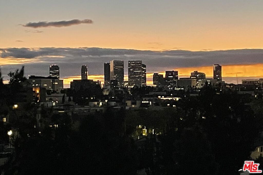 321 S San Vicente Boulevard 706