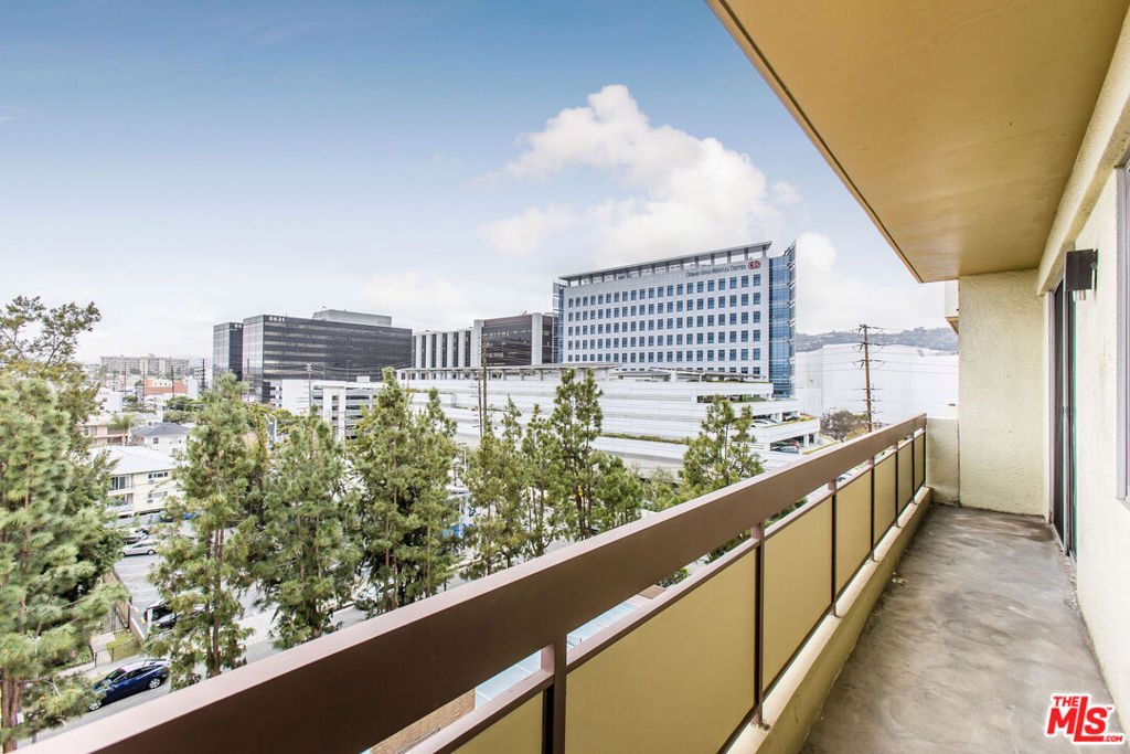 321 S San Vicente Boulevard 706