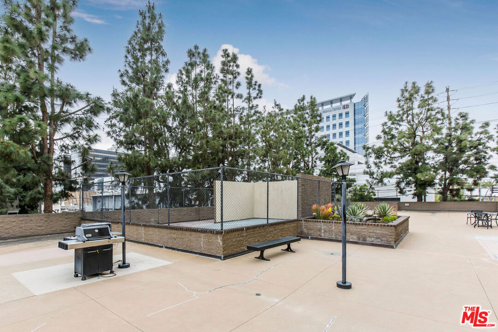 321 S San Vicente Boulevard 706