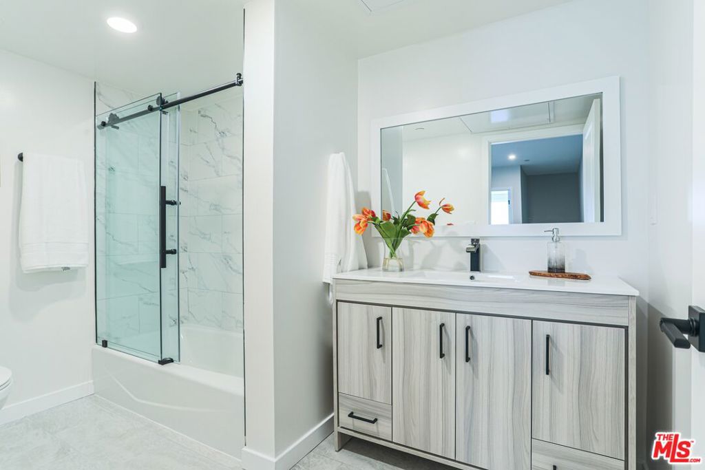 7022 Alabama Avenue Unit: 201