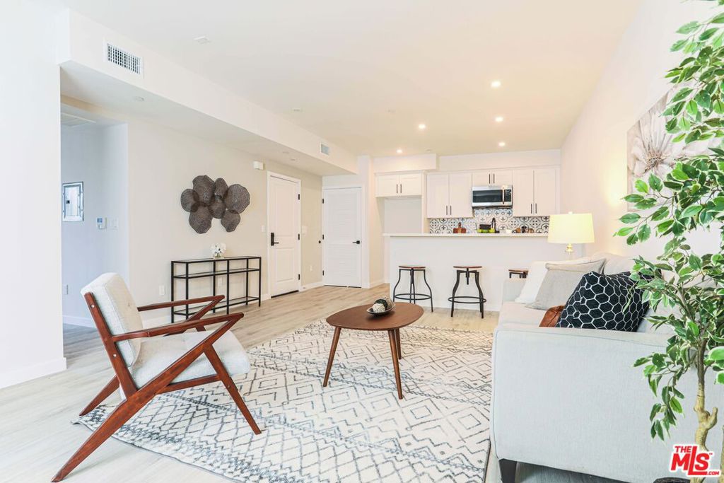 7022 Alabama Avenue Unit: 201