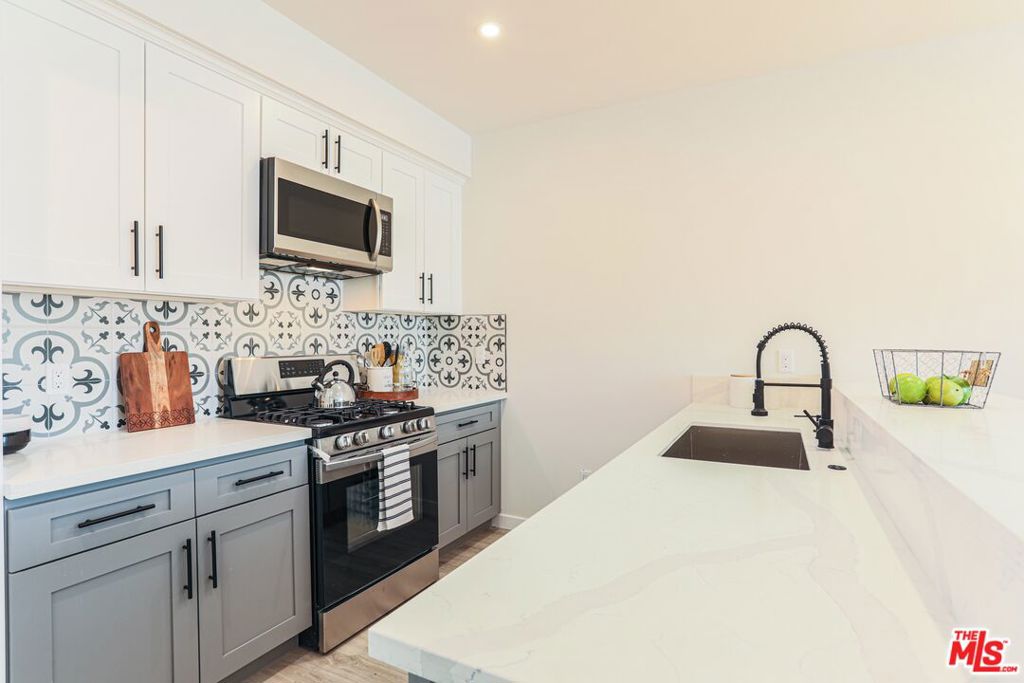 7022 Alabama Avenue Unit: 201