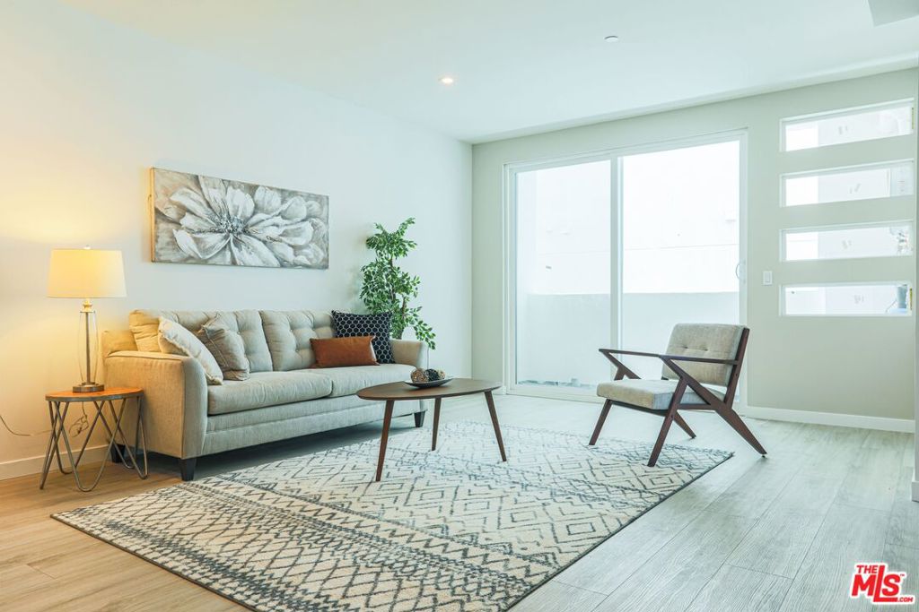 7022 Alabama Avenue Unit: 201