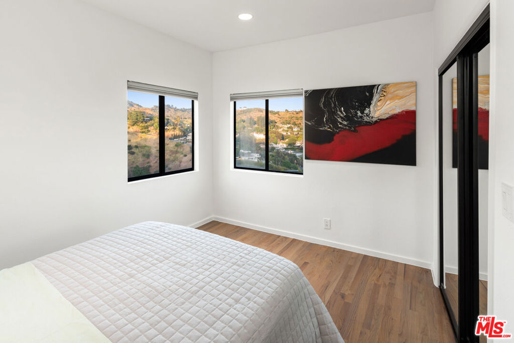 2774 Hollyridge Drive