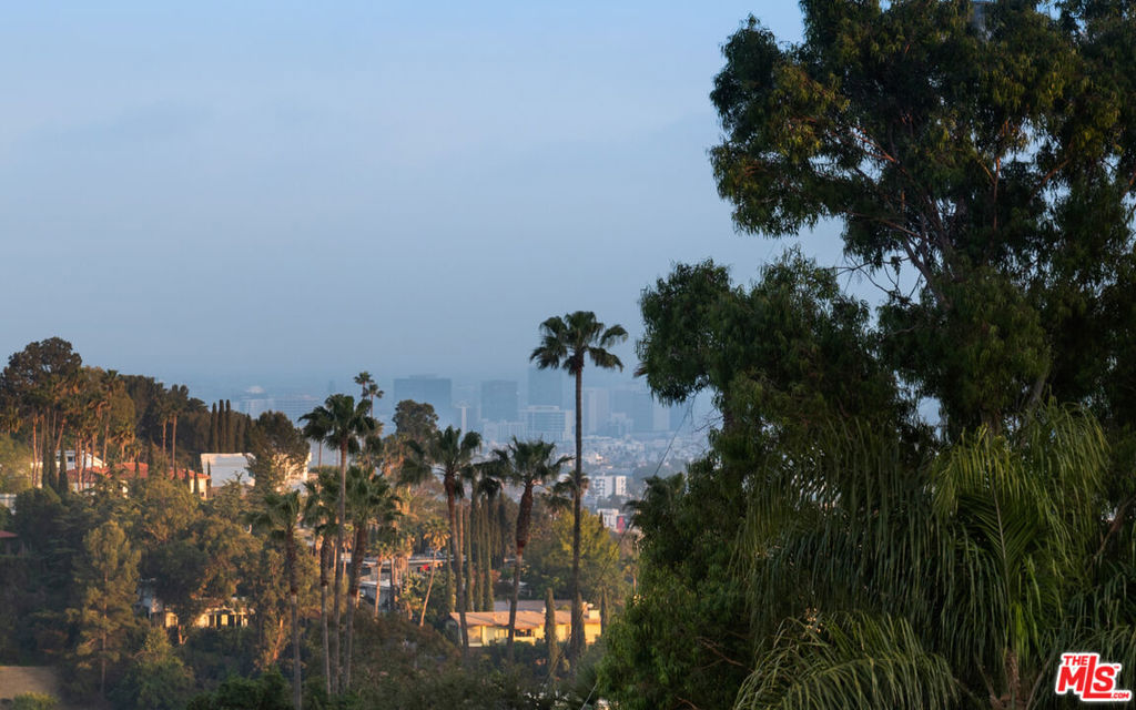 2774 Hollyridge Drive