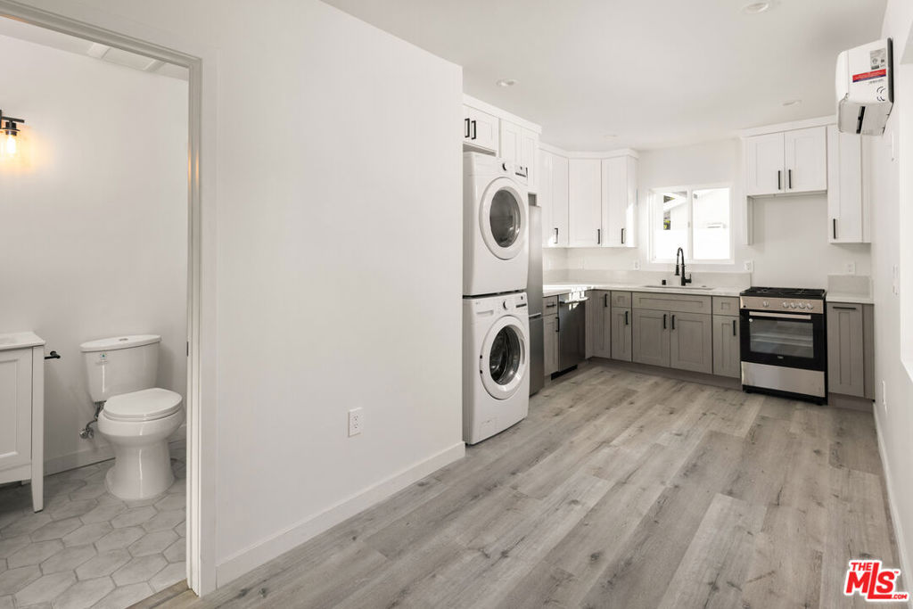 14642 1/2 Runnymede Street
