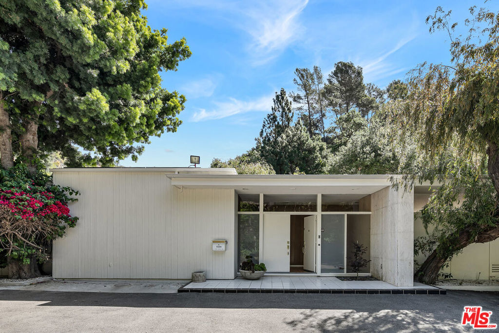 1504 Stone Canyon Road
