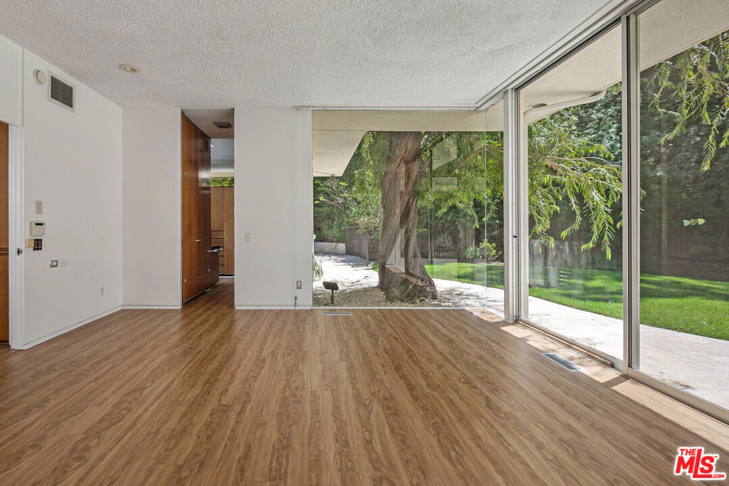 1504 Stone Canyon Road