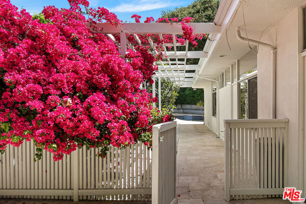 1504 Stone Canyon Road