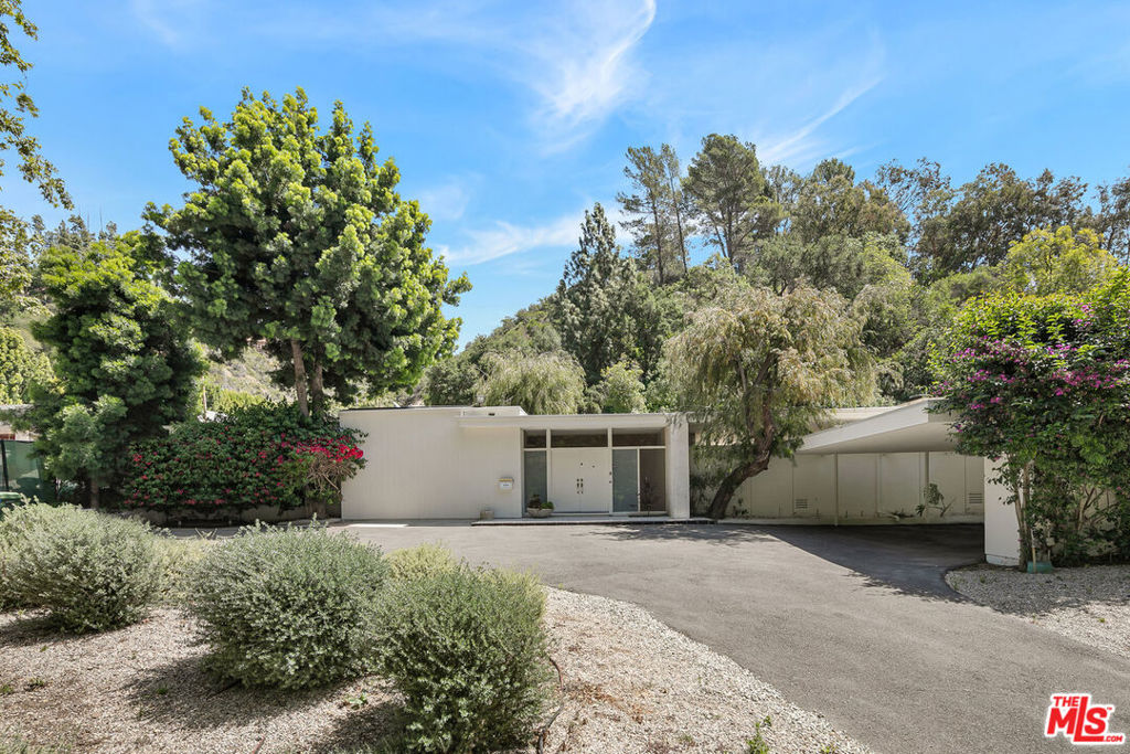 1504 Stone Canyon Road