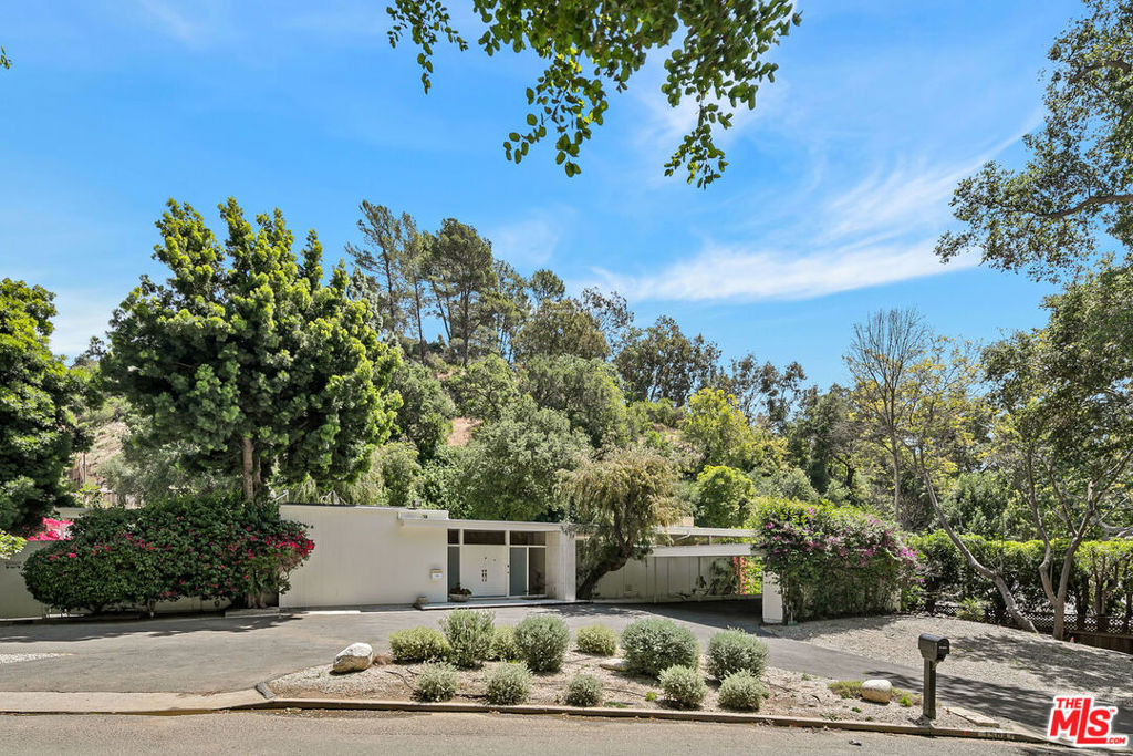 1504 Stone Canyon Road