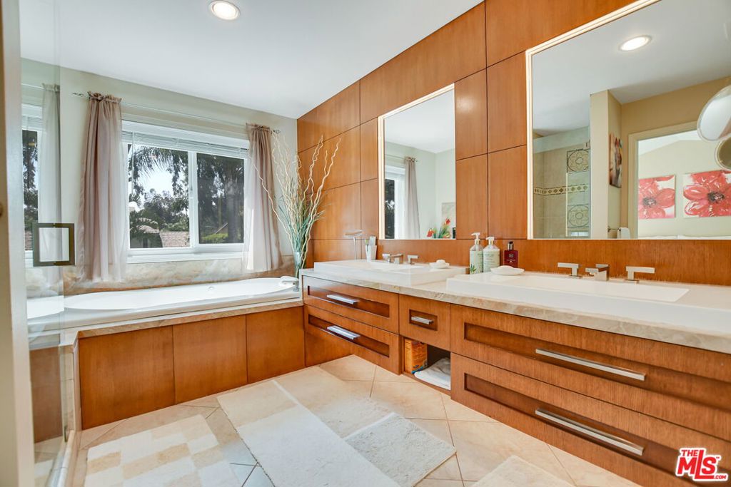 7000 Fabriano Place