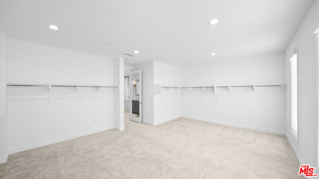 20416 W Willoughby Lane