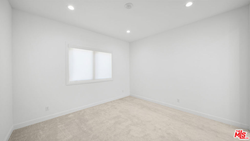 20416 W Willoughby Lane
