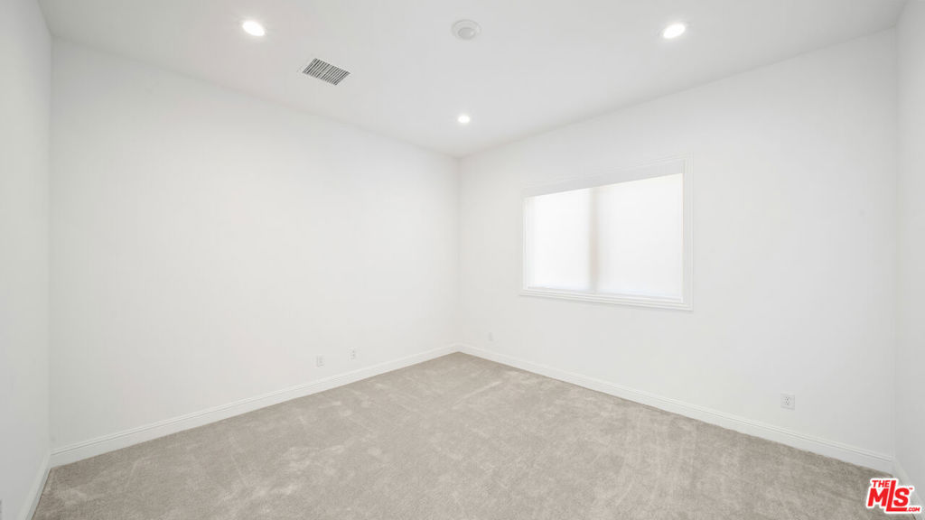 20416 W Willoughby Lane